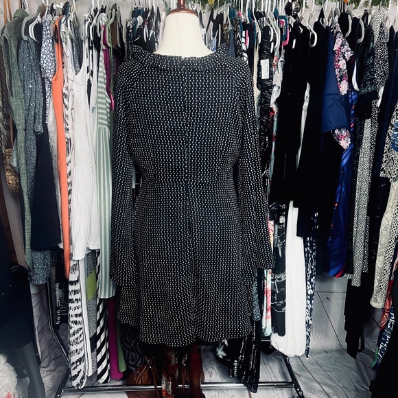 👗|•VERY J•| Black & White Dot Ruffled Deep V-neck Dress Size Large - Picture 4 of 10